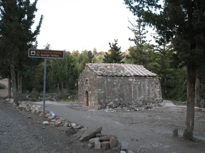 a street sign in front of a stone building at Amaliahotel in Apolakkiá