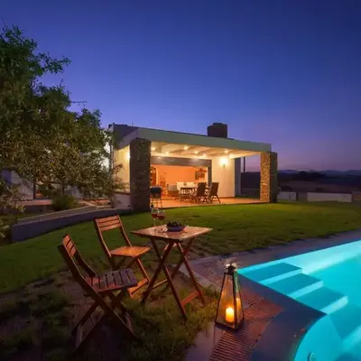 CRISTELIA SEAFRONT & POOL VILLA