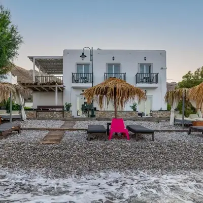 Uno Beachfront Suite