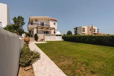 a yard with a house and a house at Gennadi Villa Del Mar in Gennadi