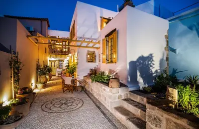 a courtyard of a house with a table and chairs at Villa il Vecchio Cortile in Rhodes Town