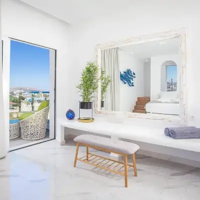 Ammos Luxury Suites