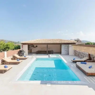 M & S Villa - 4 bedroom villa with heated pool