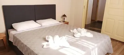 a bedroom with a bed with two white flowers on it at MA-GIA in Pastida