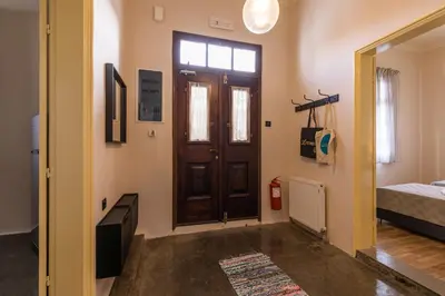 a hallway with a door and a bed in a room at MA-GIA in Pastida