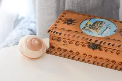 a wooden box sitting on a table next to a snail at Casa terrazzo in Paradeísion