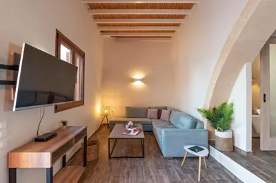 a living room with a couch and a tv at Casa di Giorgio in Kattavía