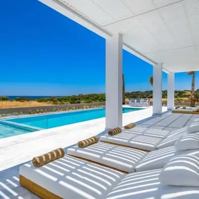 Seashore Villa - Luxury Beachfront - Pool & Sea View