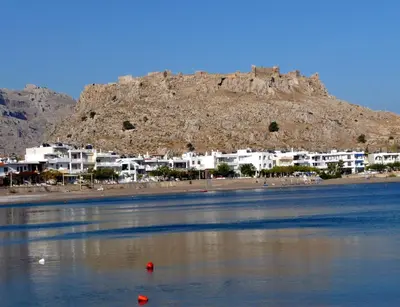 a view of a beach with a mountain in the background at Skizenas Waterfront Apartments in Haraki