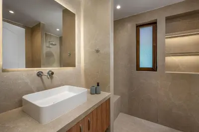 a bathroom with a white sink and a mirror at Villa Palmeras in Soroni