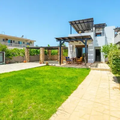 Smaragdi Beachfront Villa