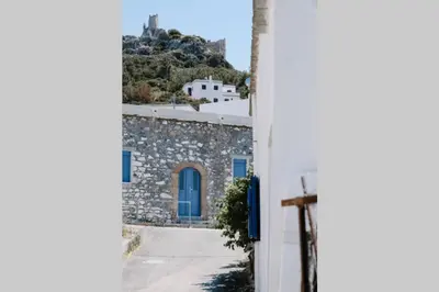 a view of a church from the side of a building at 1919's House in Asklipiḯon