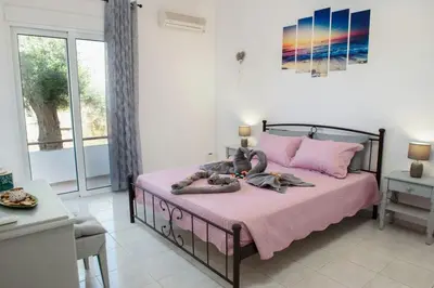 a bedroom with a bed with pink sheets and pink pillows at Atlantic Cave Haven-Seaside, Fully Equipped in Kolimbia