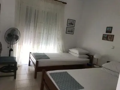 a bedroom with two beds and a window at Secret Edem in Kolimbia