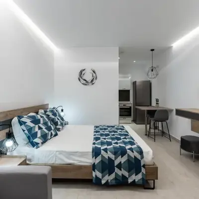POUNEDES LUXURY SUITES