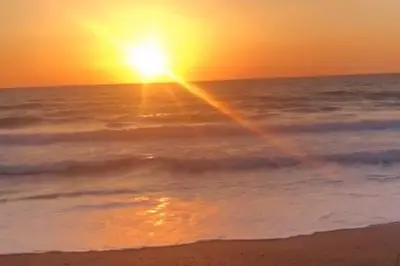 a sunset on the beach with the ocean at Casa del Sud in Apolakkiá