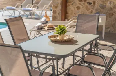a table and chairs with a plant on it at Oliveto A Flumine - Experientia Villa in Pastida