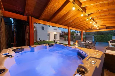a large jacuzzi tub in a house at Alina in Triánta
