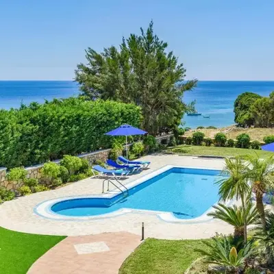 Villa Clive by Villa Plus