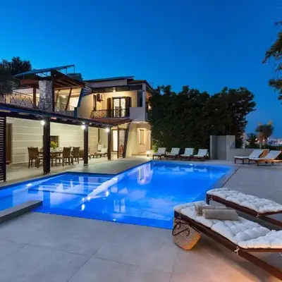 3 Roses Residence