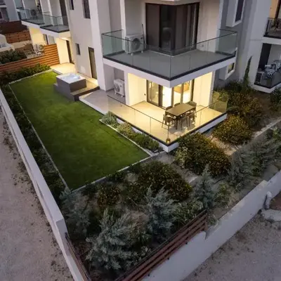 Maison Du Jardin 2-Bedroom Apartment Private Outdoor Jacuzzi