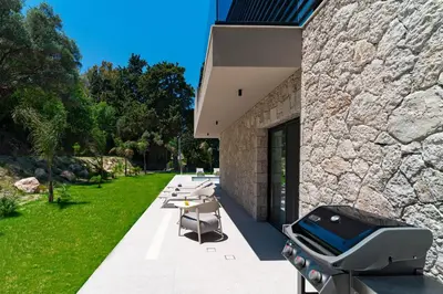 a barbecue grill on the side of a building at Villa Casa Palmera in Ixia