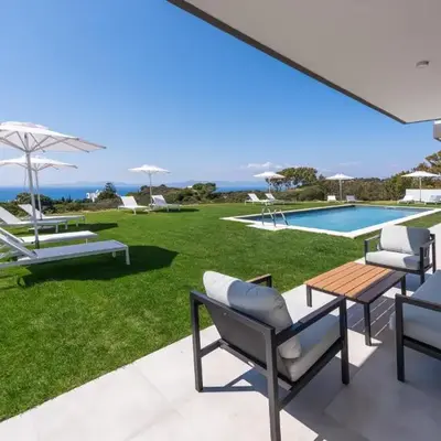 Aquarama Pool Apartments