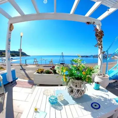 Beach Studio - Sleeps 2 & Private Ocean Terrace