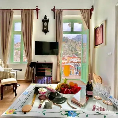 “Athenas” Neoclassic Harbour View Apartment